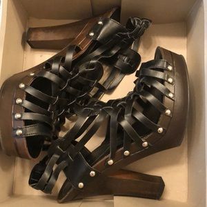 Black and brown heeled slip on leather sandal